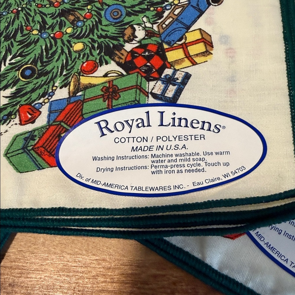 Royal Linens Christmas Tree Napkins: Set of 6 - Picture 4 of 8